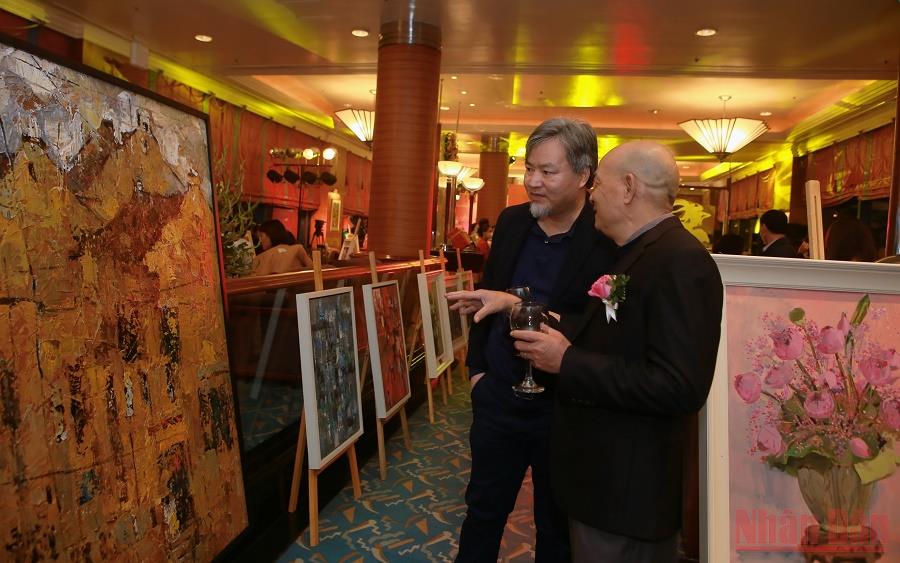 Выставка «Розовая весна» в Ханое