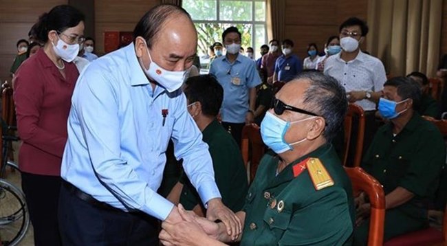 Решение Президента о вручении подарков по случаю Нового года по лунному календарю