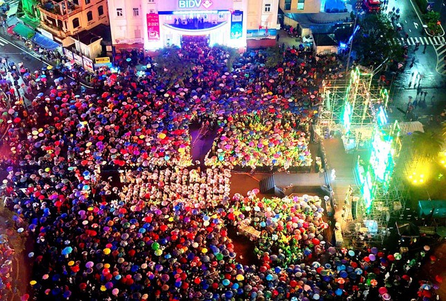 Хюэ прекращает программы встречи Нового 2022 года из-за сложной эпидситуации