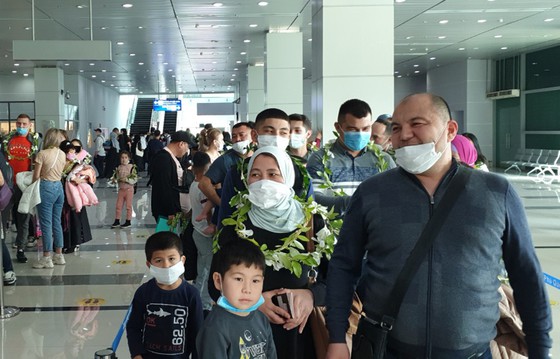 Город Фукуок прининял 1000 иностранных гостей с вакцинными паспортами