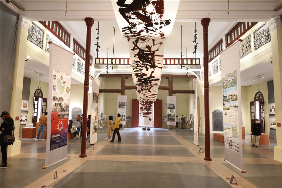 Посещение Зала кантонских собраний в Cтаром квартале Ханоя