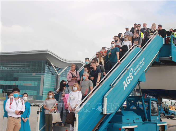 Премьер-министр поручил разработать дорожную карту по открытию страны для иностранных туристов