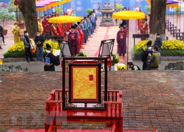 Уникальная церемония «Передача календаря королю при наступлении весны» в Императорской цитадели Тханглонг