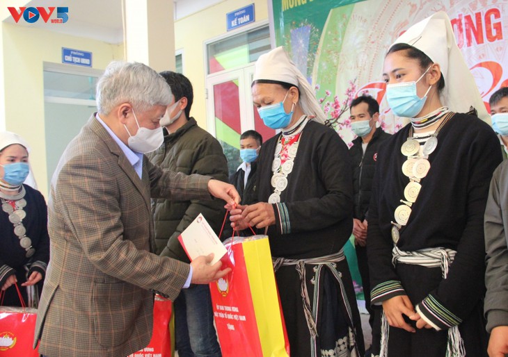 Новогодние подарки переданы малообеспеченным семьям