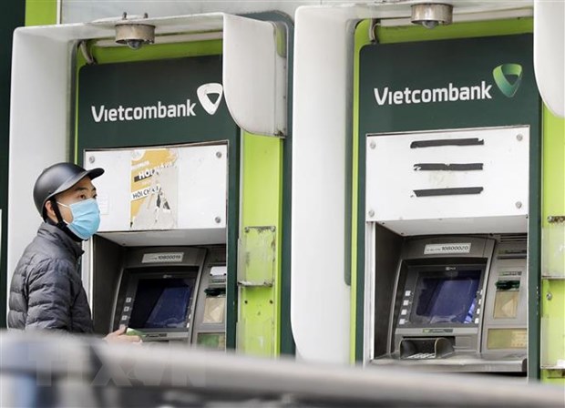 В преддверии Тэта банкоматы «остались не у дел», а банковские приложения перегружены