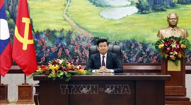 Руководители Лаоса поздравили руководителей Вьетнама с наступающим Тэтом