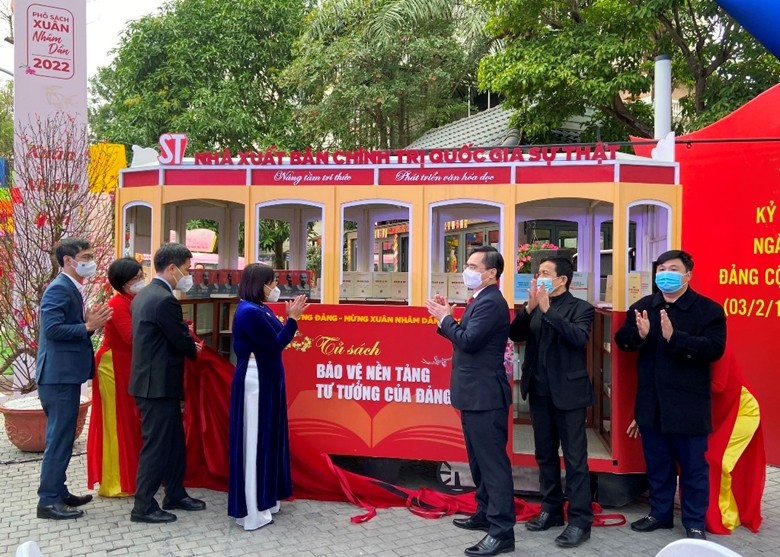 Открытие «Книжного шкафа» «Защита идеологической основы Партии»