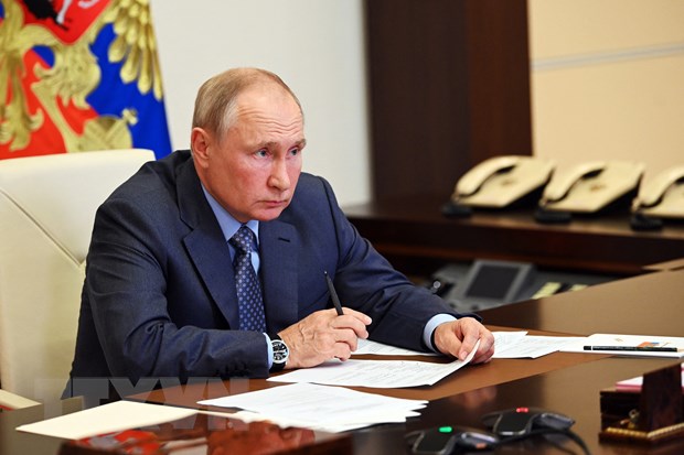 Президент РФ Владимир Путин подписал указ о применении специальных экономических мер из-за санкций Запада