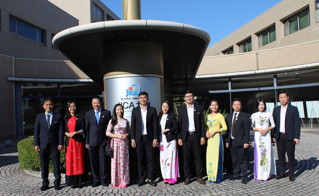 Вьетнамские платья аозай в Японии