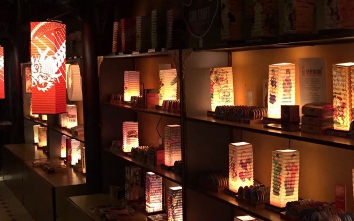 Уникальные декоративные складные светильники с 3Д узорами из города Хюэ