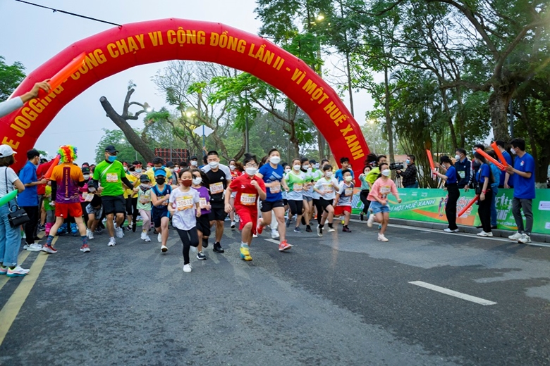 Массовый забег более 4000 человек за город Хюэ