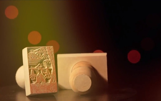 Человек, который занимается сохранением и развитием ремесла по изготовлению печатей и штампов из дерева