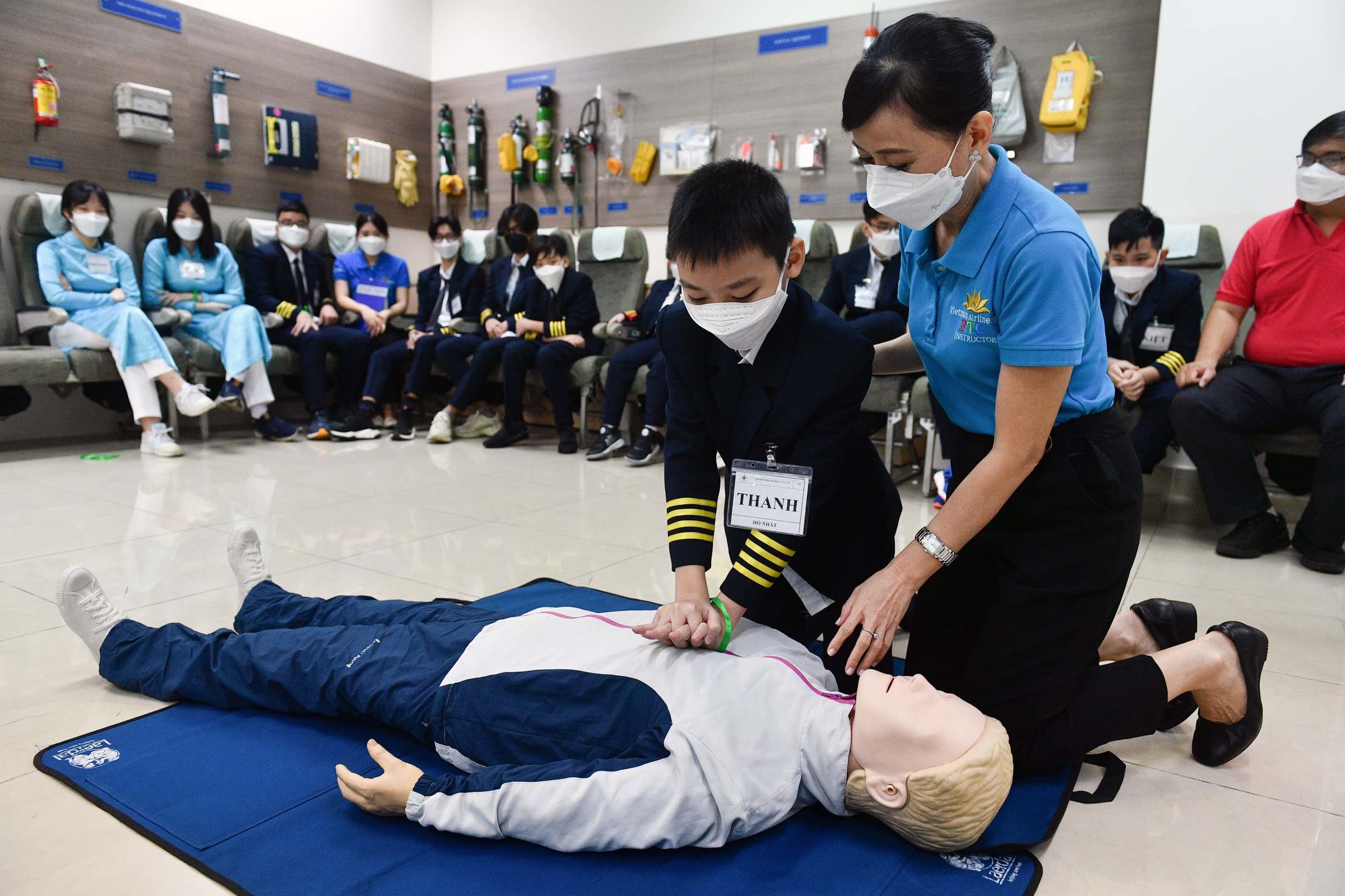 Впервые во Вьетнаме у школьников появилась возможность познакомиться с процессом подготовки авиационного персонала и пройти практические занятия