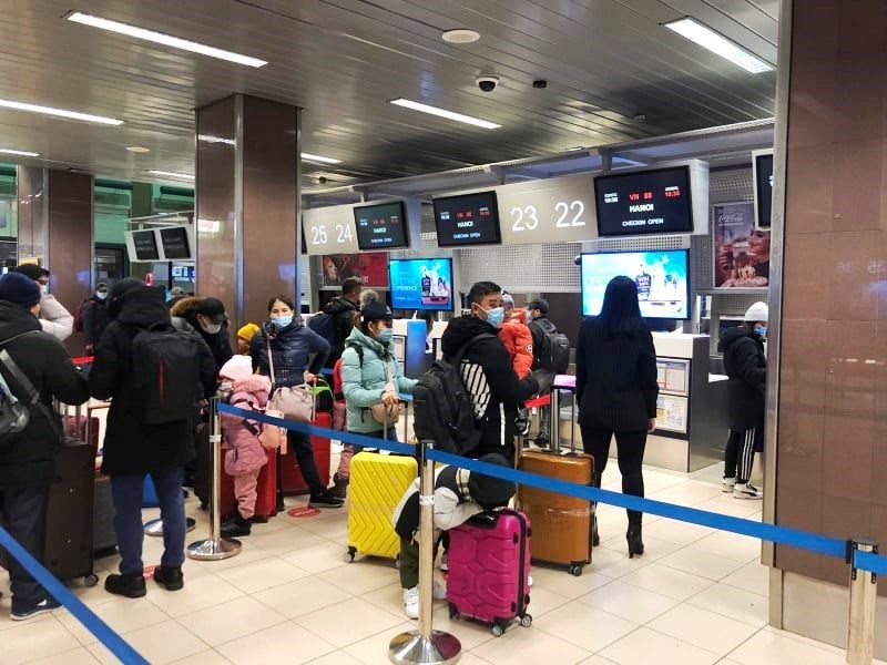 Еще 18 граждан Вьетнама, перебравшиеся с Украины в Россию, были доставлены из Москвы на Родину рейсом компании «Vietnam Airlines»