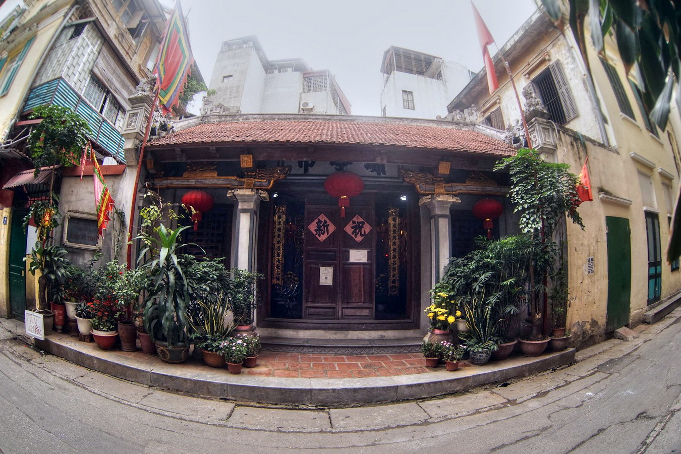 Храмы основателей ремёсел в старом квартале Ханоя