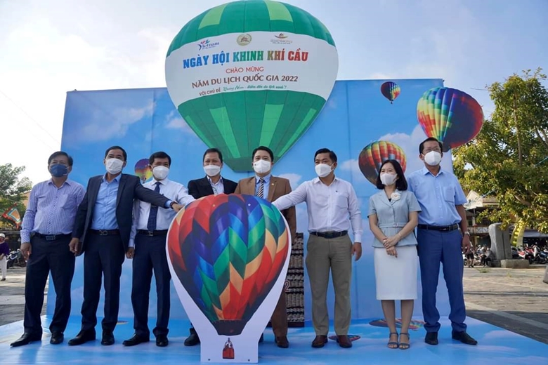 Фестиваль воздушных шаров у реки Хоай