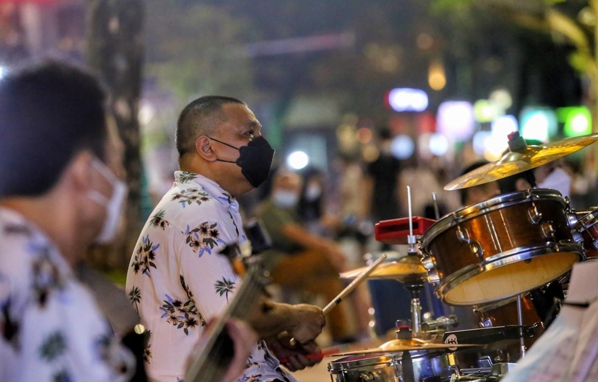 Ханой художественные представления на пешеходных улицах