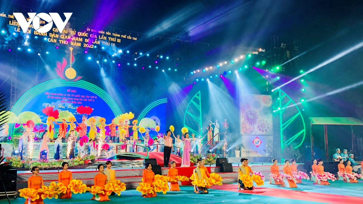 Закрылись 3-й национальный фестиваль мастеров южновьетнамского народного искусства «дон-ка-тай-ты» и 9-й фестиваль южных традиционных пирогов в городе Кантхо - 2022
