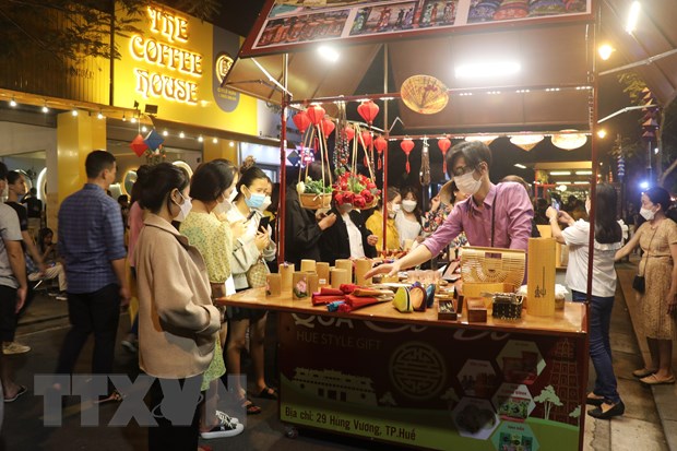 Открылась ночная улица Императорской цитадели Хюэ