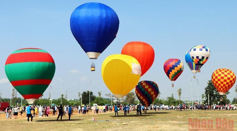 В провинции Контум впервые прошел Фестиваль воздушных шаров