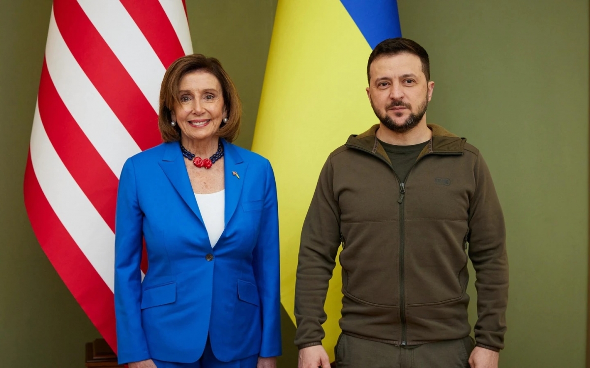 Спикер палаты представителей конгресса США Нэнси Пелоси прибыла с необъявленным визитом в Киев