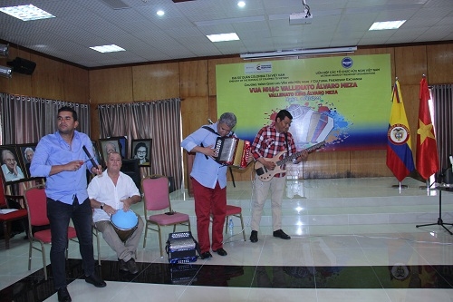 Певец Элкин Робинсон выступит во Вьетнаме