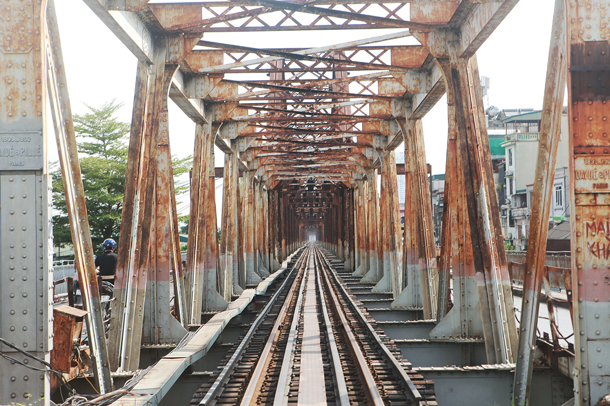 В приоритетном порядке выделяются средства на ремонт моста Лонгбьен