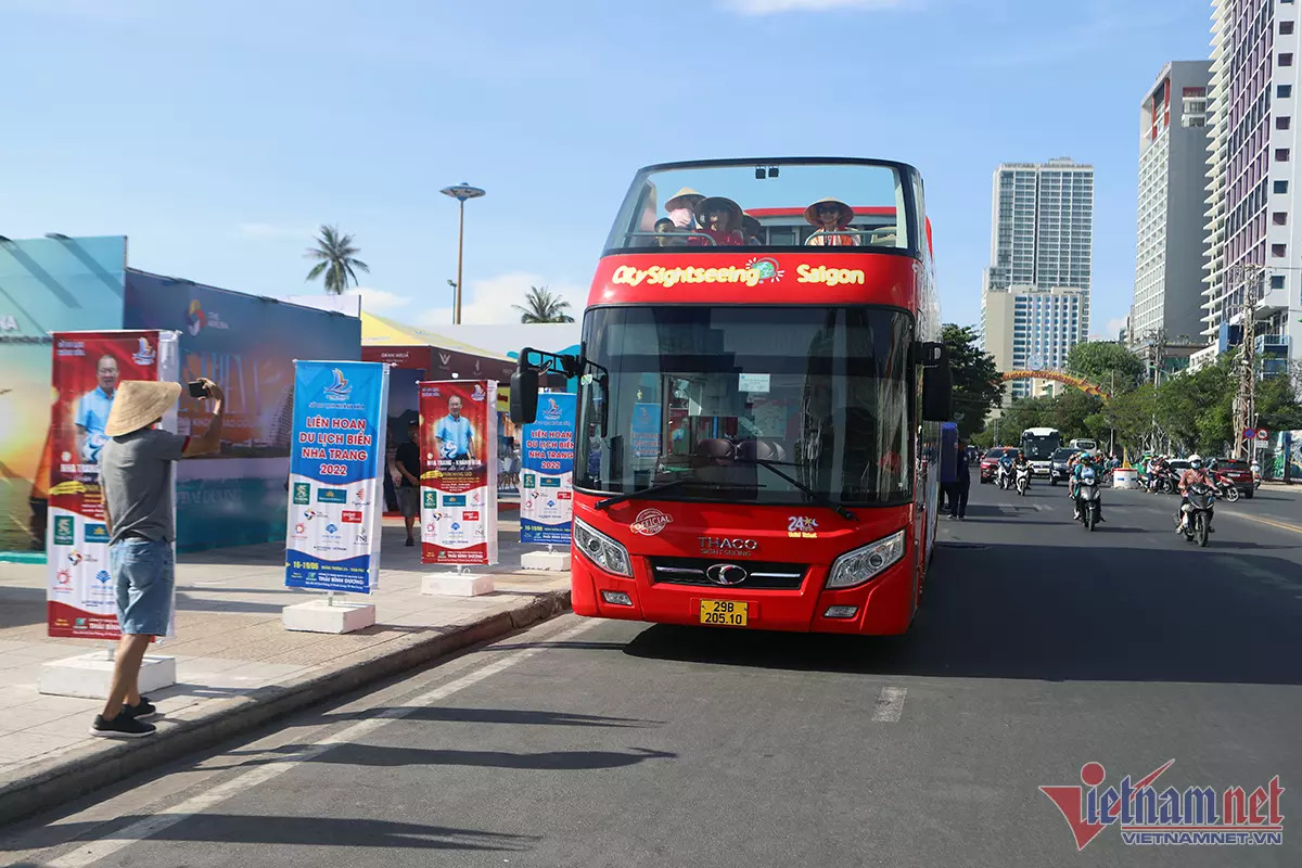 Двухэтажный автобус в Нячанге