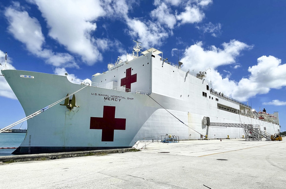 Госпитальное судно ВМС США «USNS Mercy» T-AH19 сделало первую остановку в порту Вунгро в рамках программы Тихоокеанского партнерства 2022 PP22
