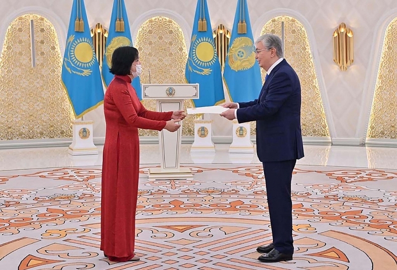 Продолжает укрепляться тесное сотрудничество между Вьетнамом и Казахстаном