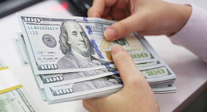 Госбанк увеличивает продажи иностранной валюты, чтобы стабилизировать рынок