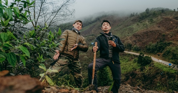 Двое молодых людей путешествуют по вьетнаму для посадки деревьев