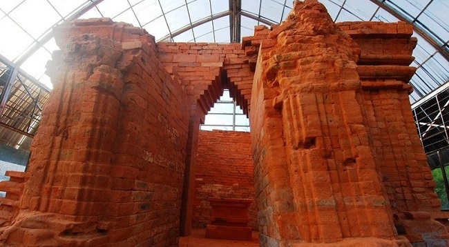 Установление вьетнамского и мирового рекордов для тямской башни Фузиен