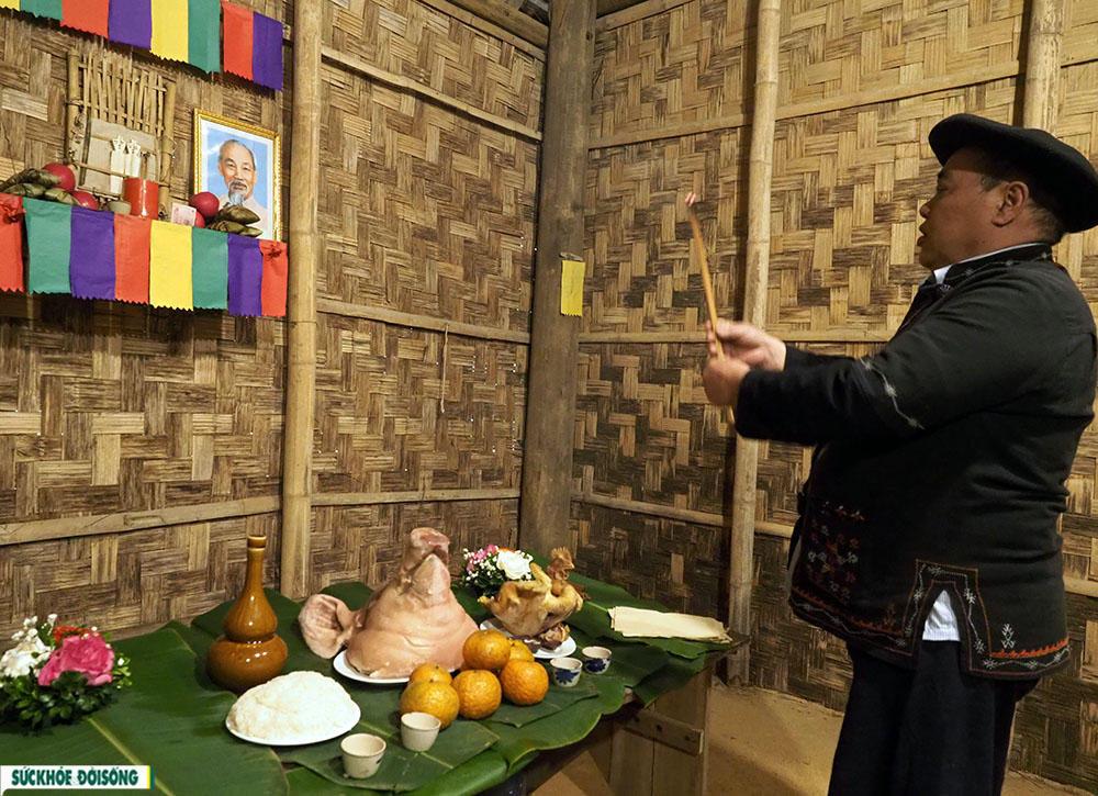 Особенности церемонии поклонения предкам малой народности Ло Ло в провинции Хажанг