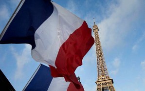 Руководители Вьетнама направили поздравительные телеграммы по случаю Национального дня Франции
