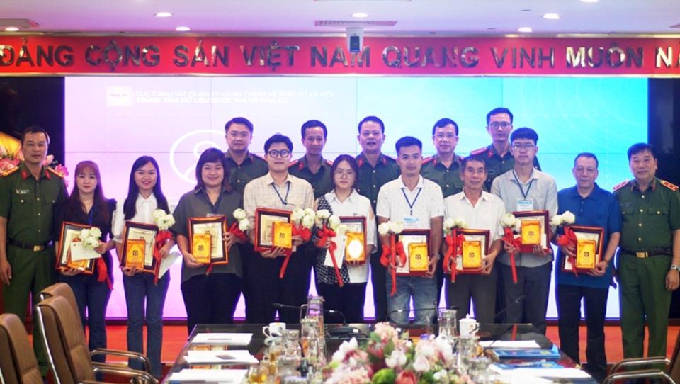 Выдача первых электронных идентификационных записей