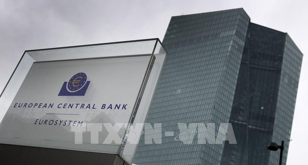 ЕЦБ впервые с 2011 года повысил базовую ставку