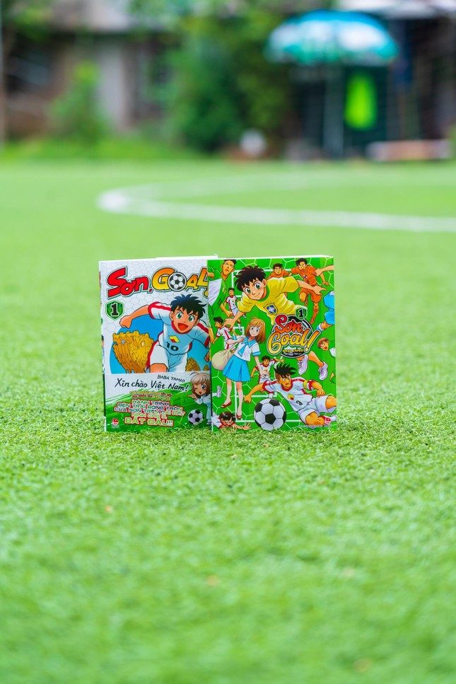 Японский художник представляет первый комикс о футболе Вьетнама
