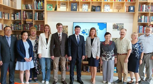 Открылась выставка книг об отношениях сотрудничества между Вьетнамом и Россией