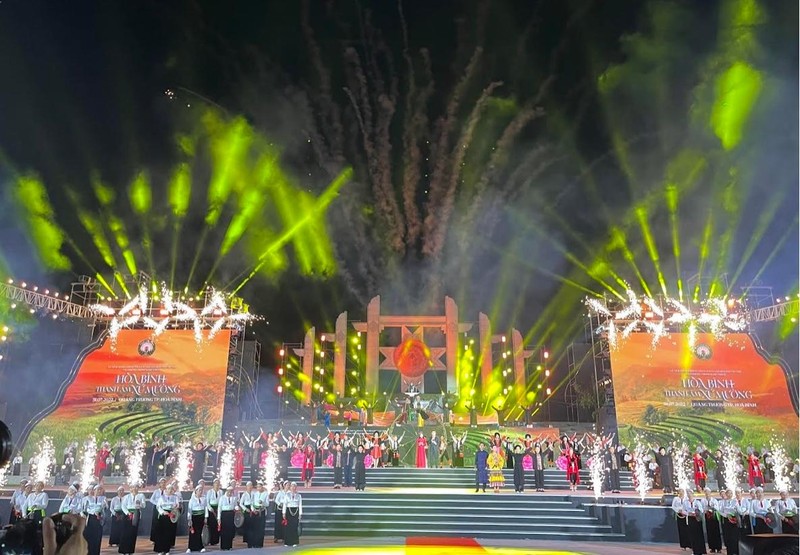 Церемония открытия программы «Звуки земли Мыонг и Карнавал провинции Хоабинь 2022»