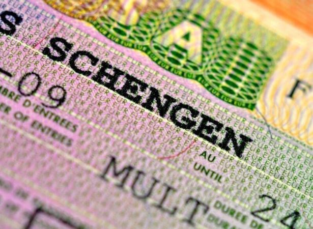 ЕС обсуждает запрет на выдачу шенгенских виз гражданам России