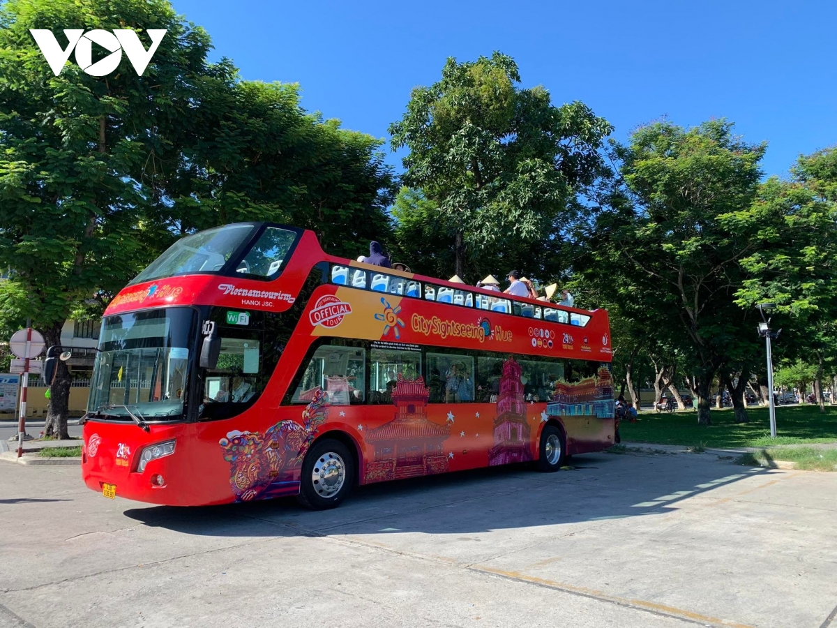 Двухэтажный автобус в Тхыатхиен-Хюэ