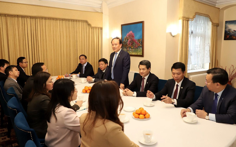 Делегация Ханоя провела рабочий визит в Великобританию и Ирландию