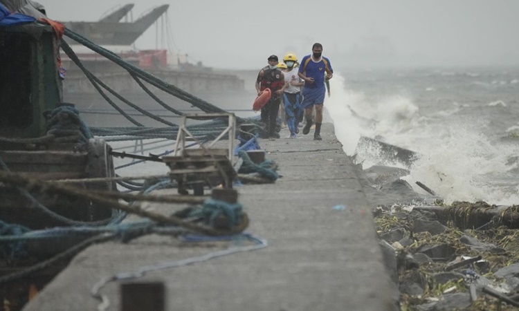 Супертайфун «Нору» обрушился на Филиппины