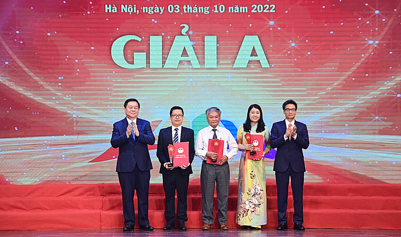 26 произведений были отмечены на 5-й церемонии вручения национальной книжной премии