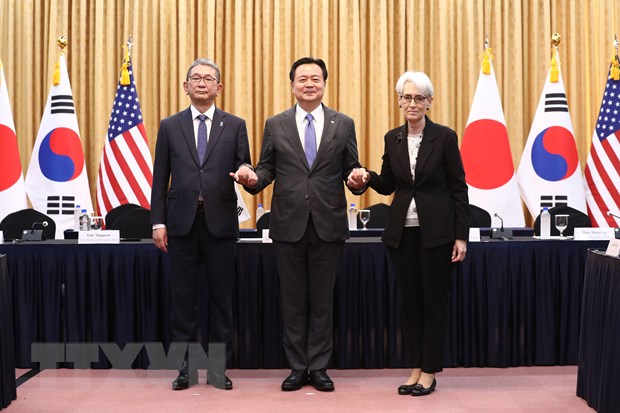 Официальные чиновники США, Японии и Южной Кореи намерены обсудить вопрос Северной Кореи