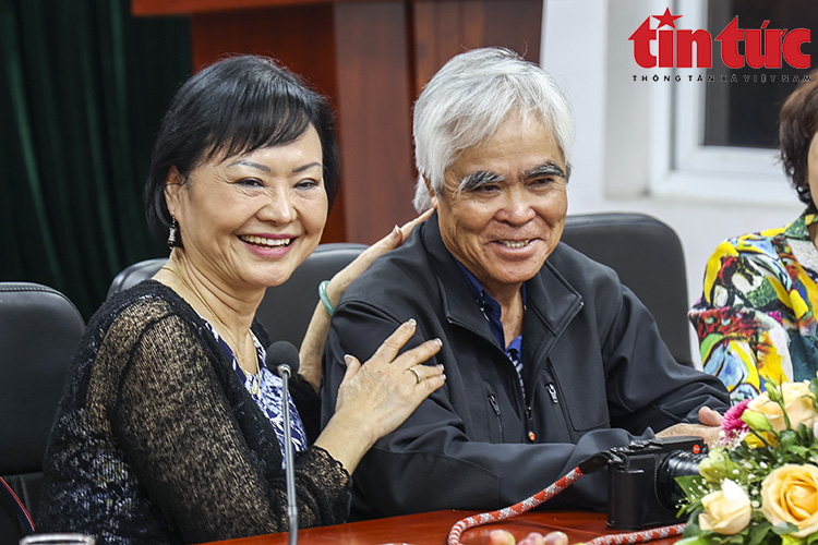 Фотограф Ник Ут и «Напалмовая девочка» вновь встретились во Вьетнаме