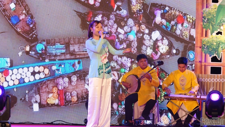 Открытие фестиваля народных песенных жанров Южного Вьетнама в городе Кантхо