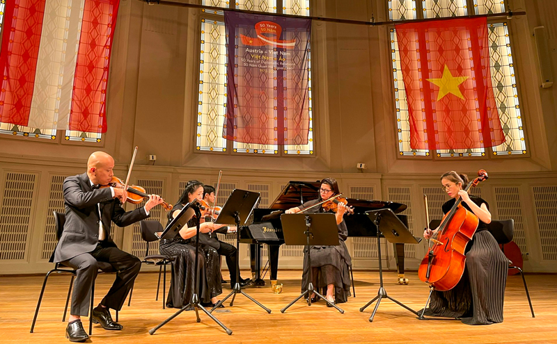 Концерт по случаю 50-летия установления дипломатических отношений между Вьетнамом и Австрией