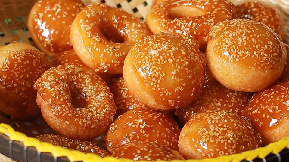 Американский журнал включил жареные пончики Вьетнама в список 30 лучших жареных блюд в мире